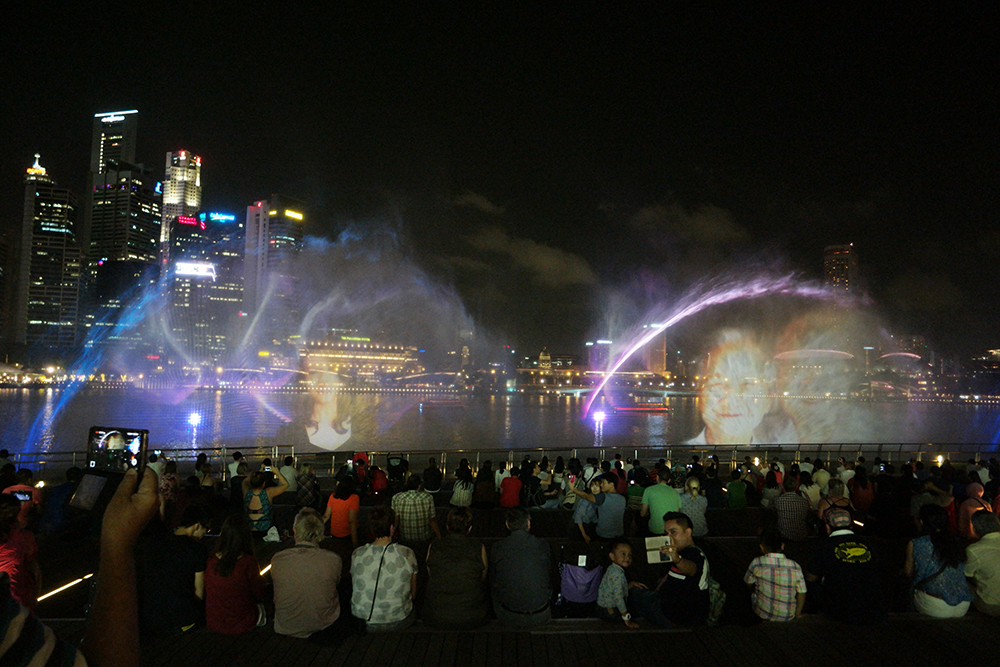 Wonderful Full Light & Water Show at Marina Bay Sands